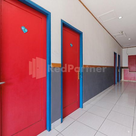 Ian Hotel Jaksa Mitra Reddoorz Cakarta Dış mekan fotoğraf