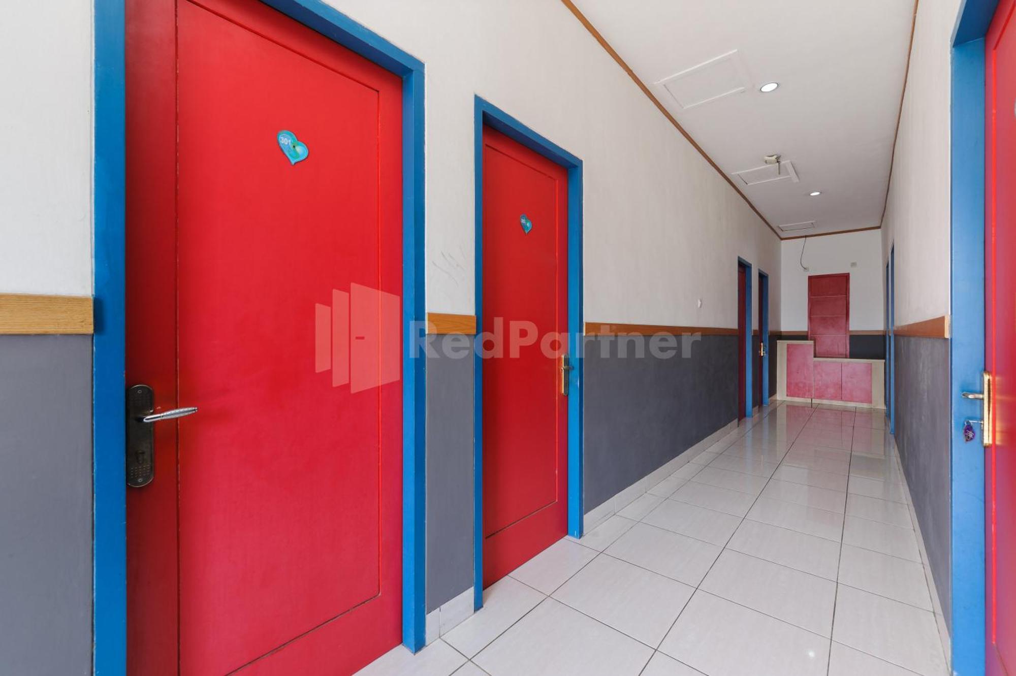 Ian Hotel Jaksa Mitra Reddoorz Cakarta Dış mekan fotoğraf