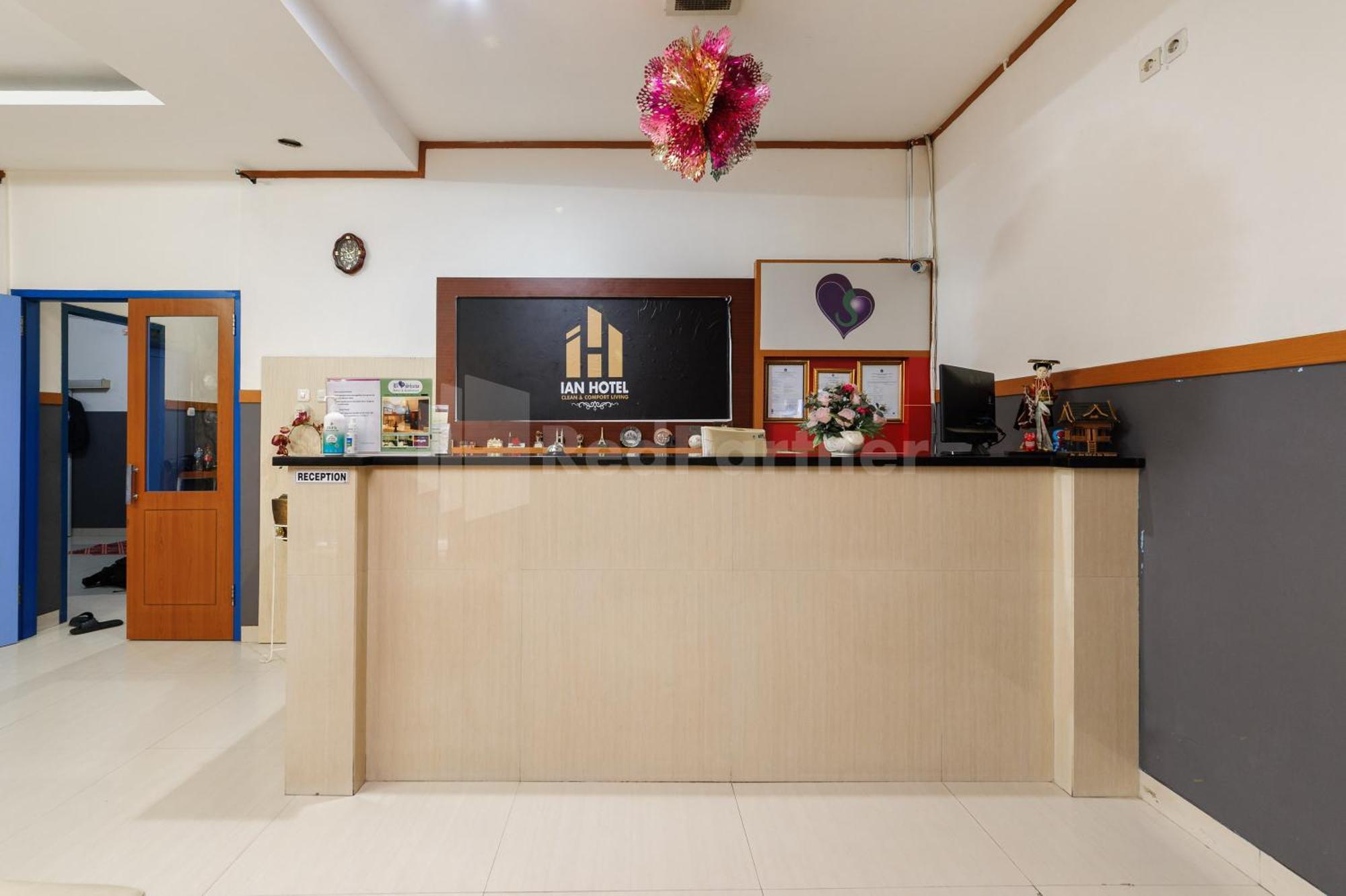 Ian Hotel Jaksa Mitra Reddoorz Cakarta Dış mekan fotoğraf