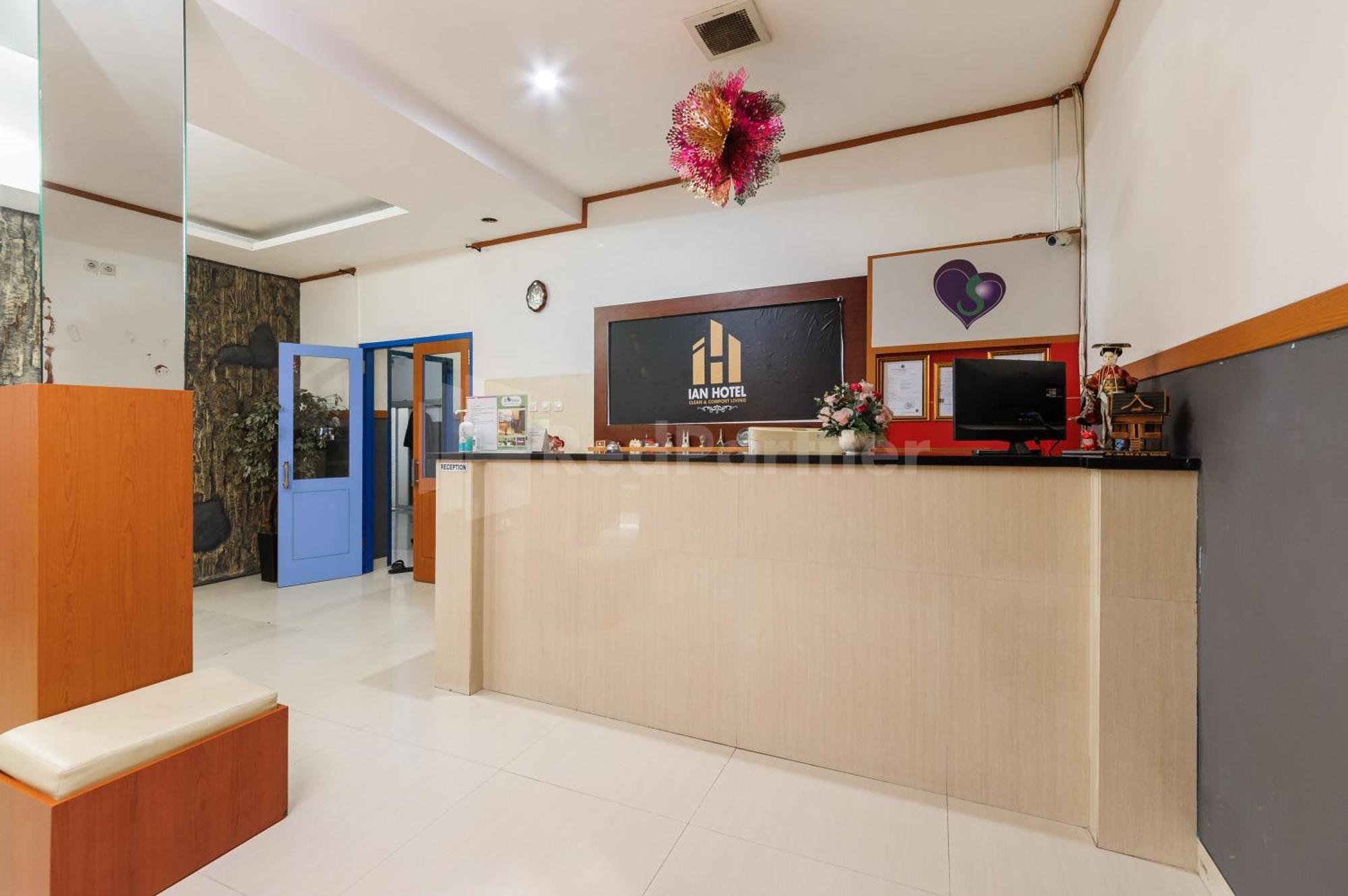 Ian Hotel Jaksa Mitra Reddoorz Cakarta Dış mekan fotoğraf